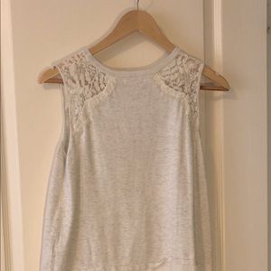 Reitmans sleeveless grey and cream L blouse